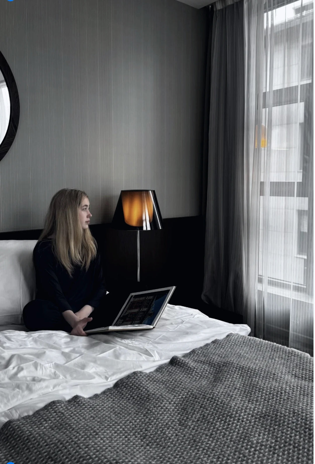 Victoria, 12 år og 163 cm, i lounge sett størrelse XS