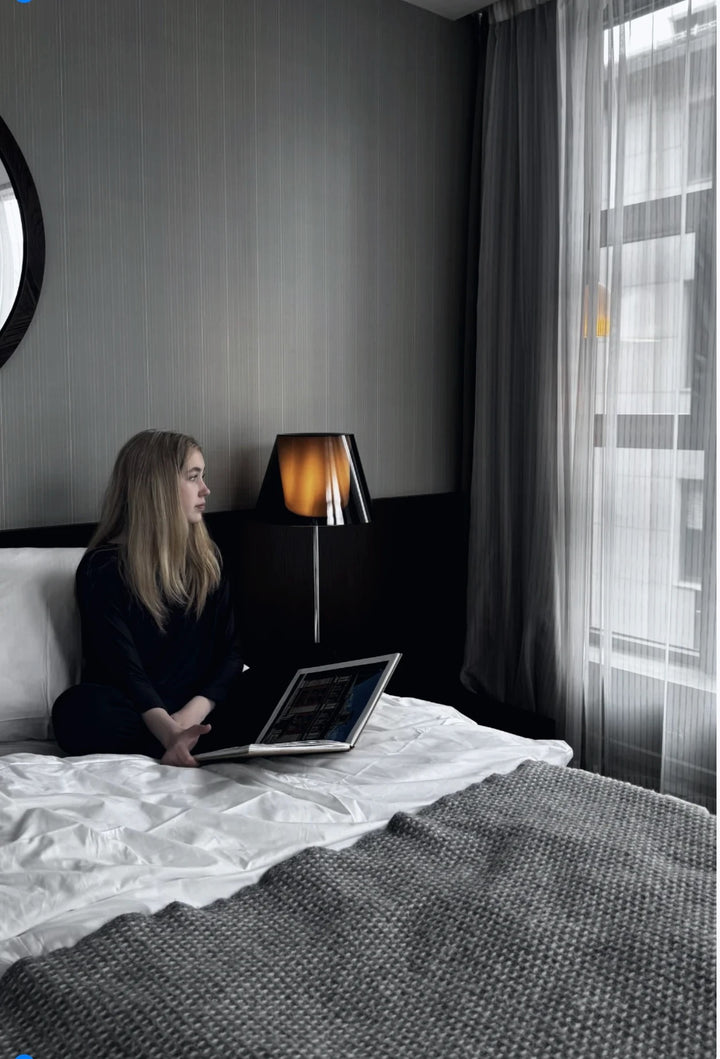 Victoria, 12 år og 163 cm, i lounge sett størrelse XS